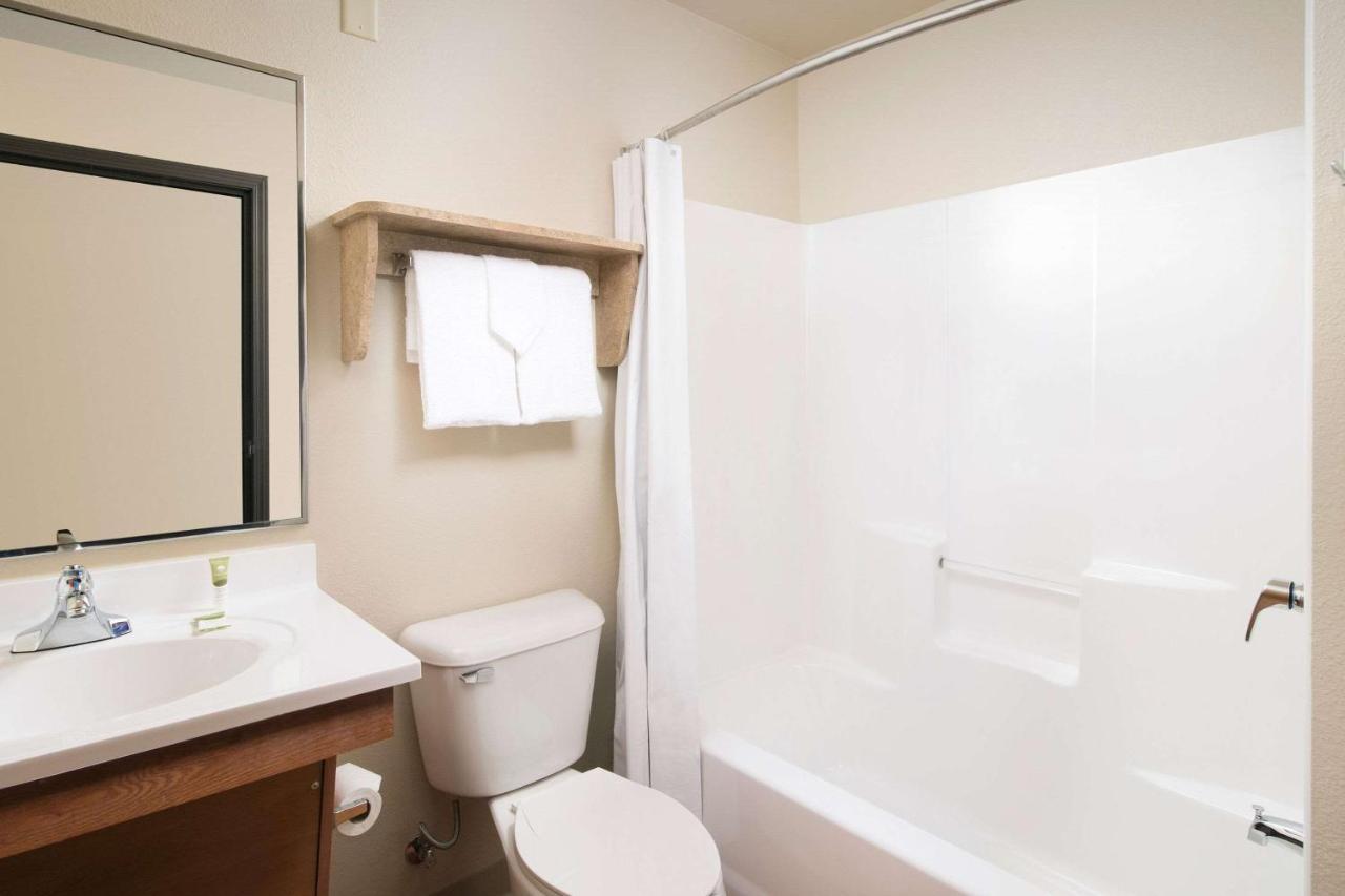 Woodspring Suites מידלנד מראה חיצוני תמונה