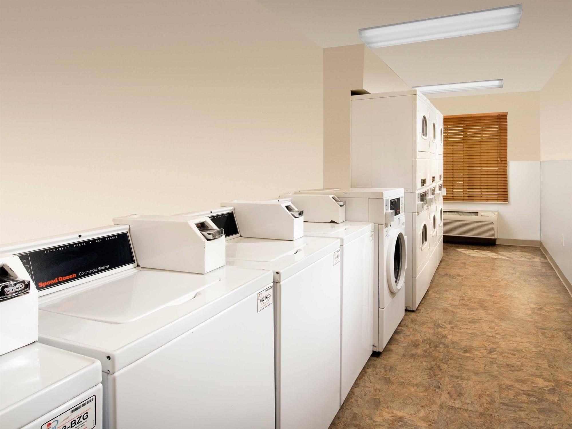 Woodspring Suites מידלנד מראה חיצוני תמונה