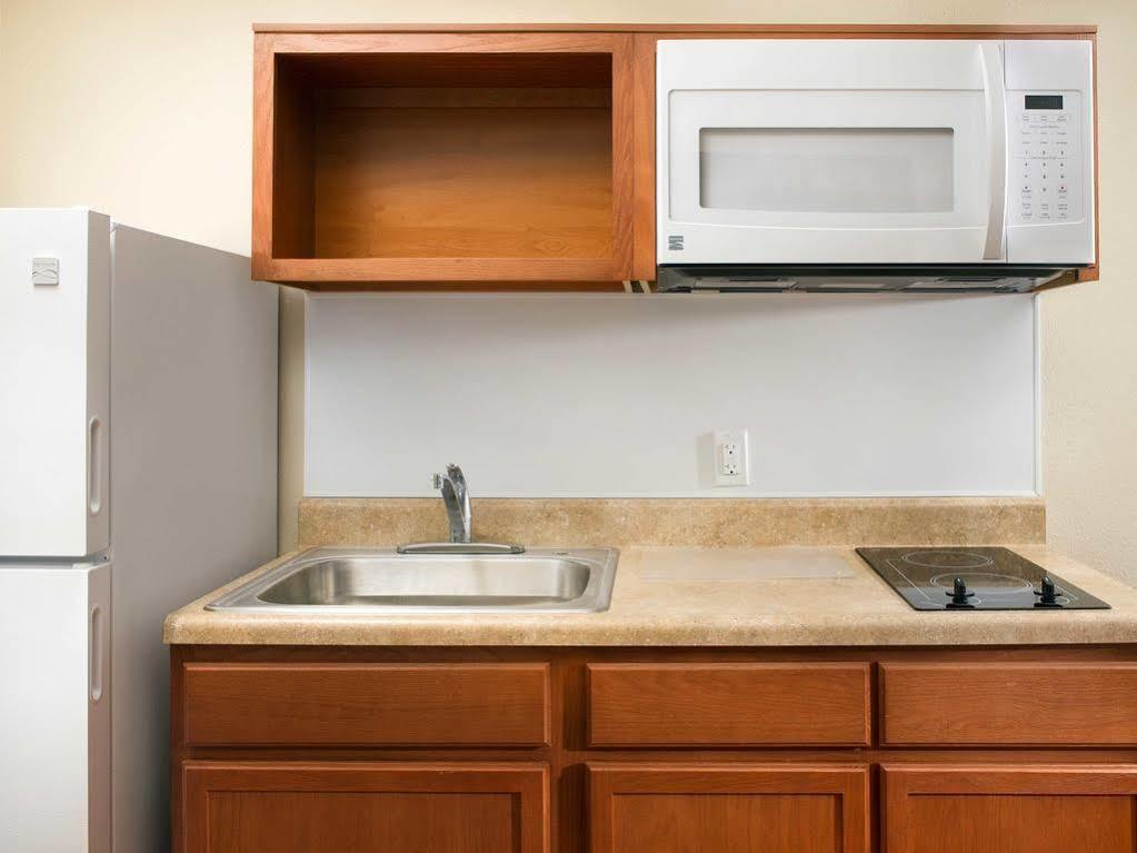 Woodspring Suites מידלנד מראה חיצוני תמונה