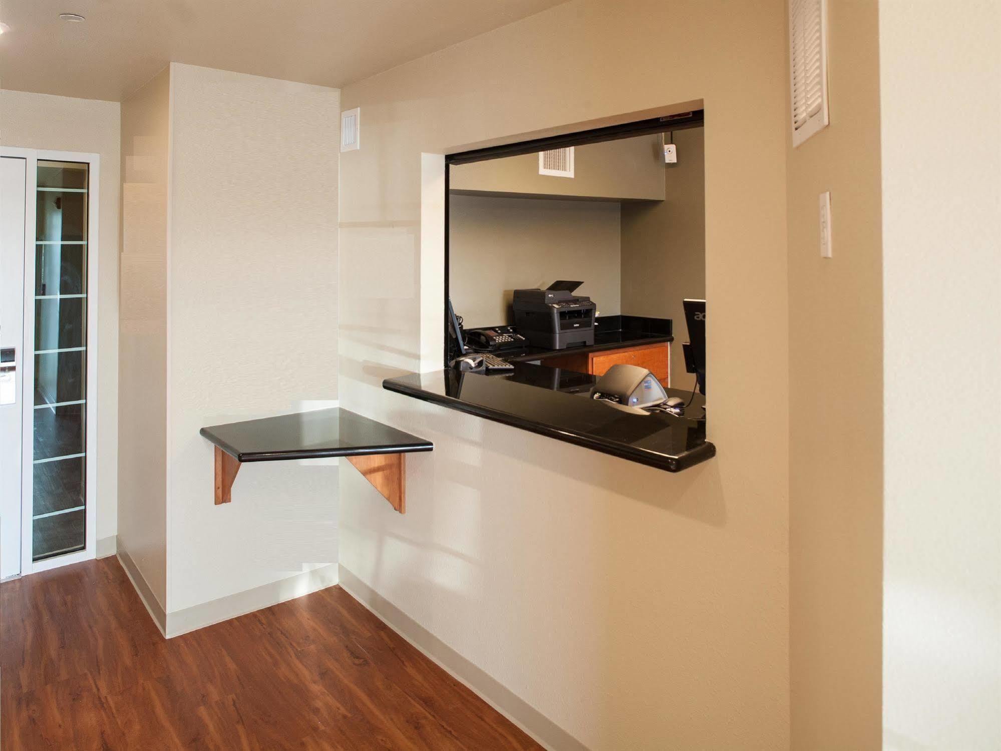 Woodspring Suites מידלנד מראה חיצוני תמונה